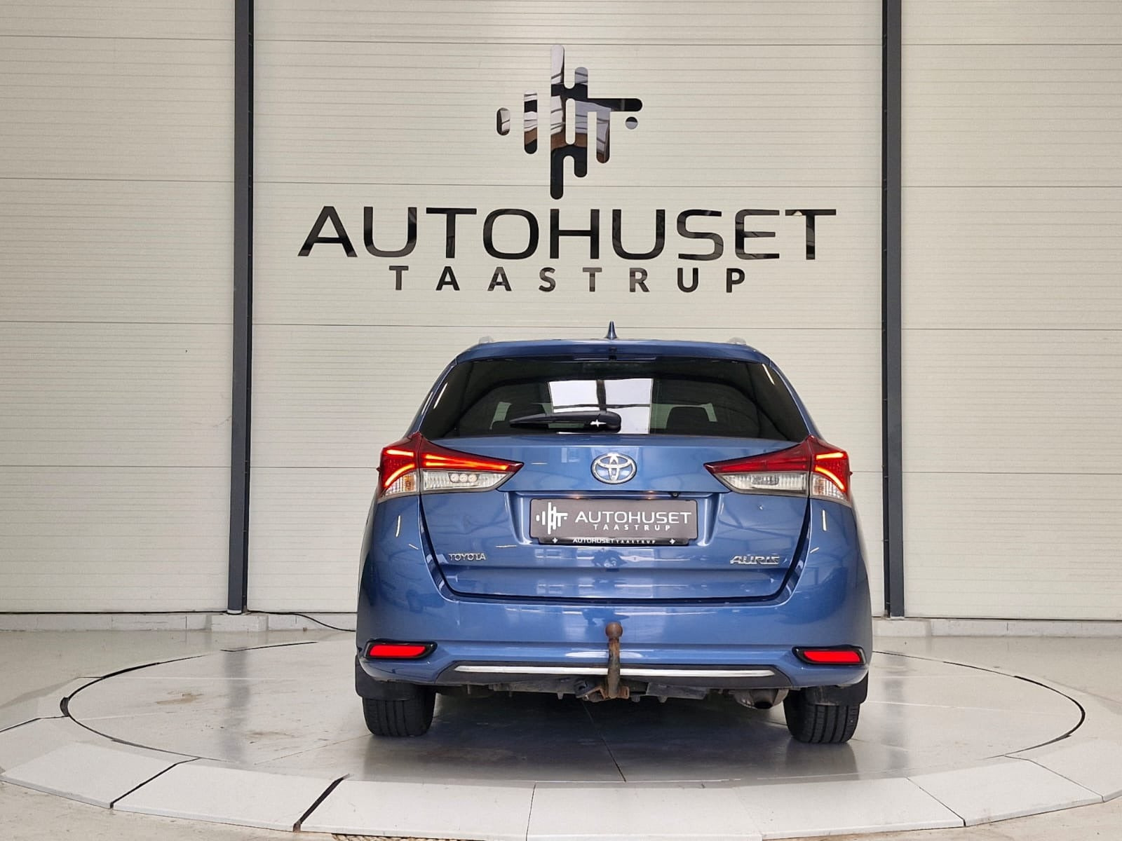 Blå Toyota Auris fra 2015