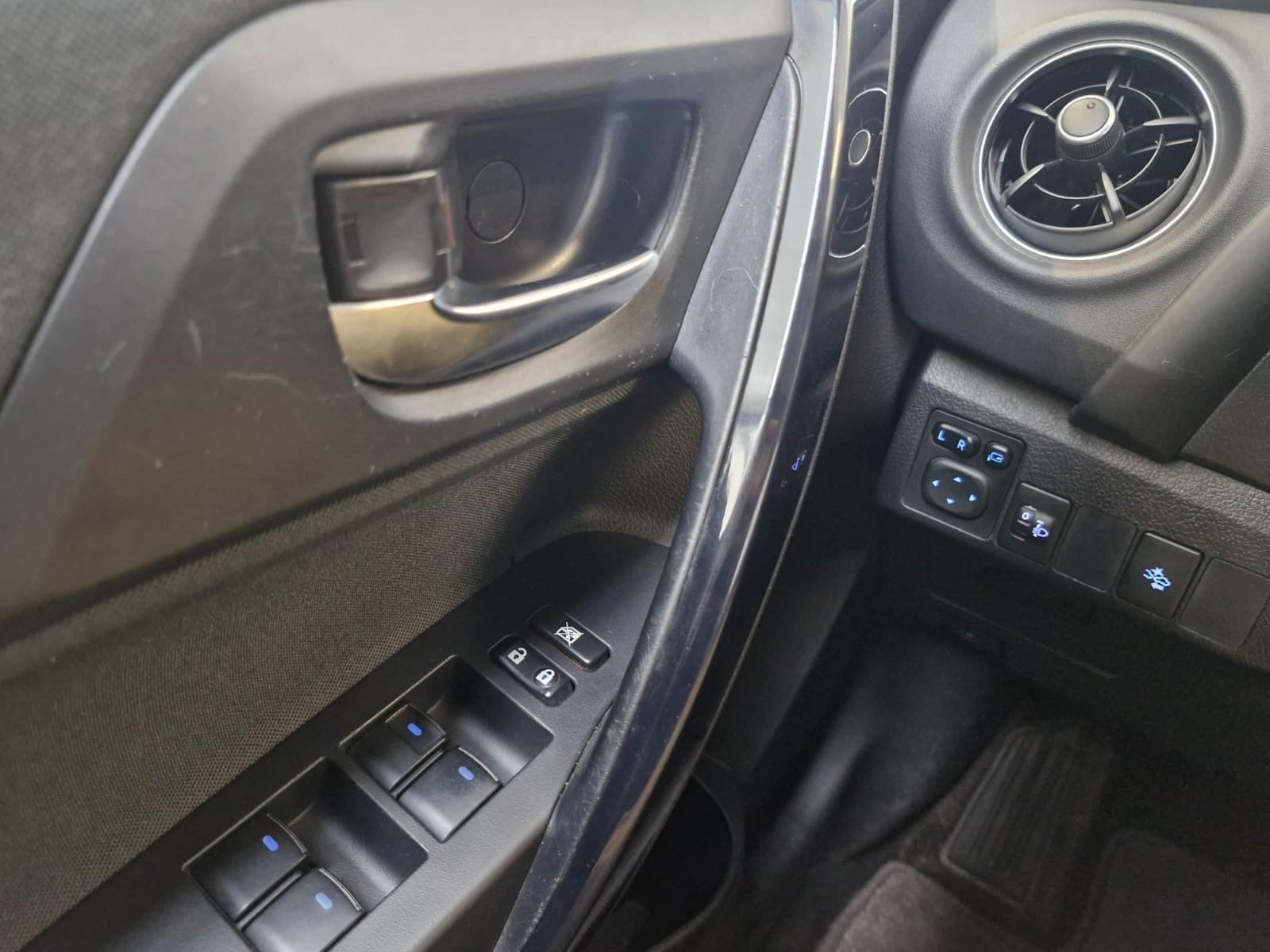 Blå Toyota Auris fra 2015