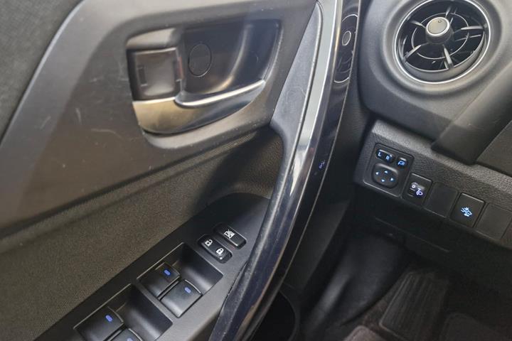 Blå Toyota Auris fra 2015