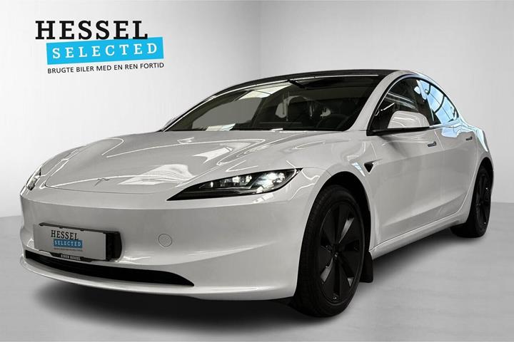 Hvid Tesla Model 3 fra 2024