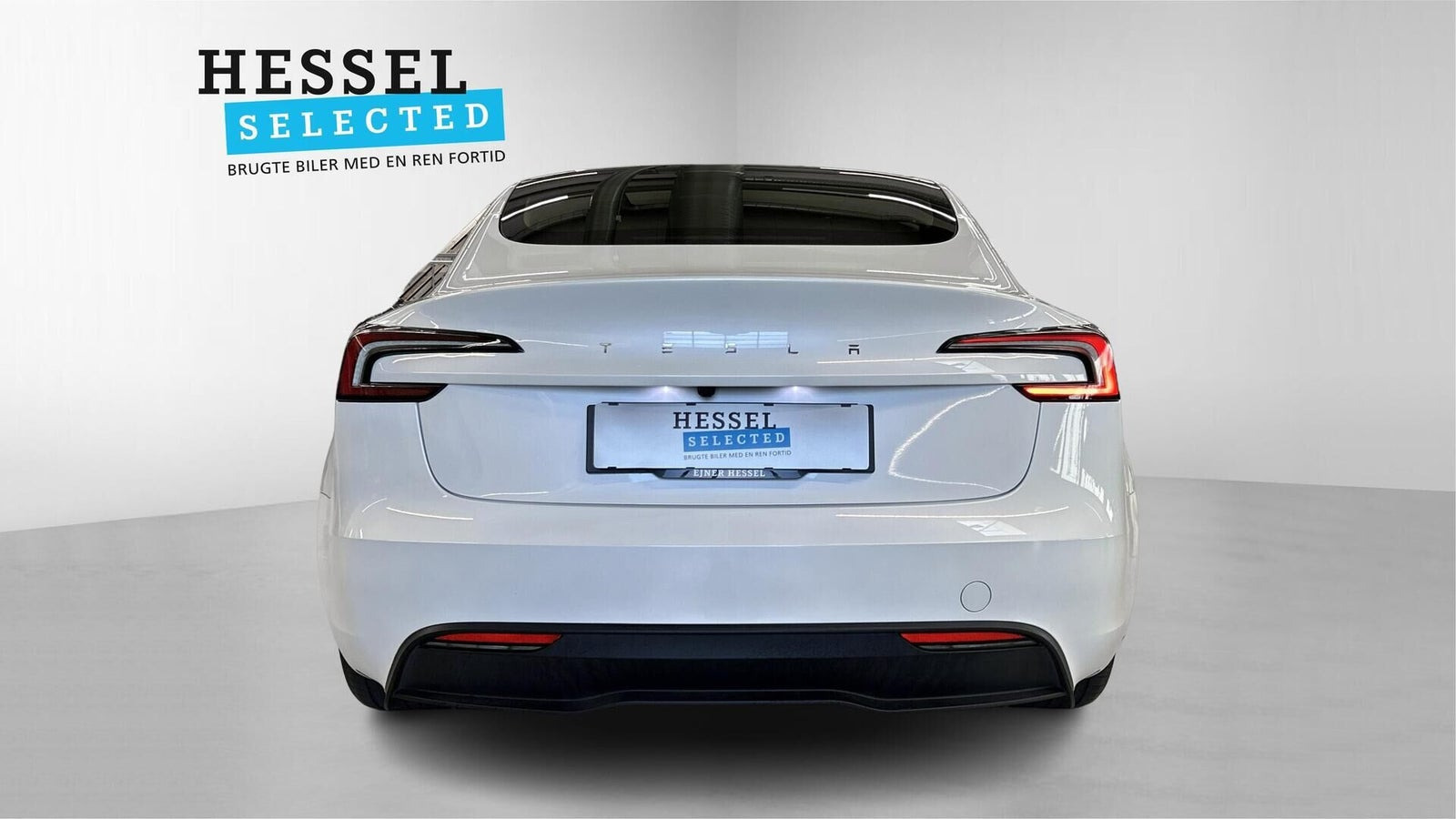 Hvid Tesla Model 3 fra 2024