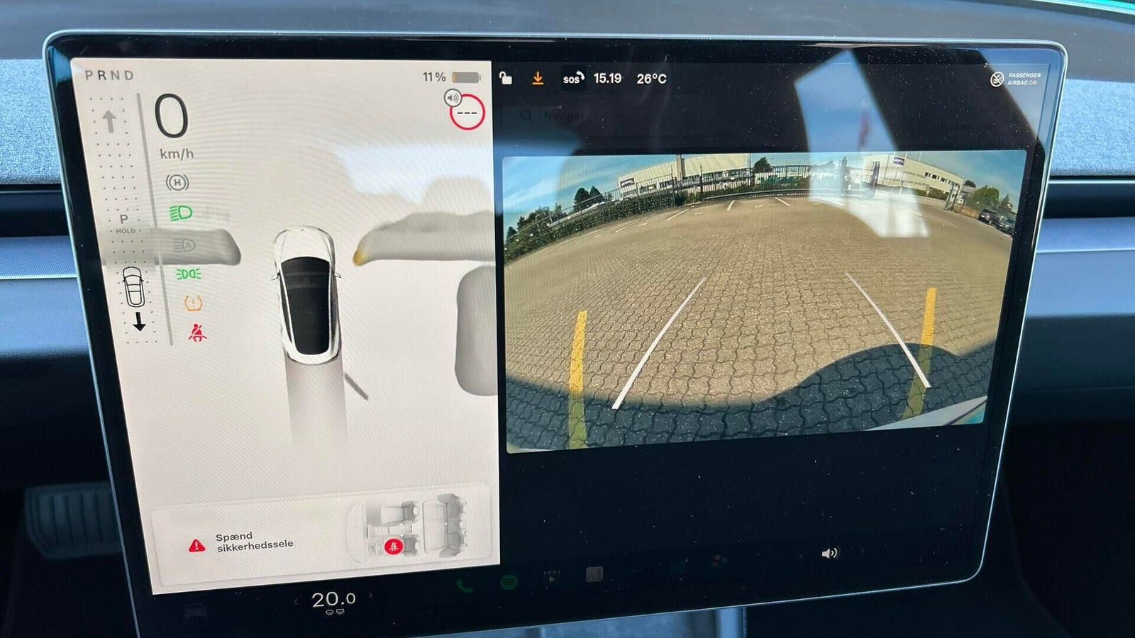 Hvid Tesla Model 3 fra 2024