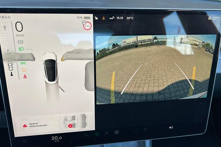 Hvid Tesla Model 3 fra 2024