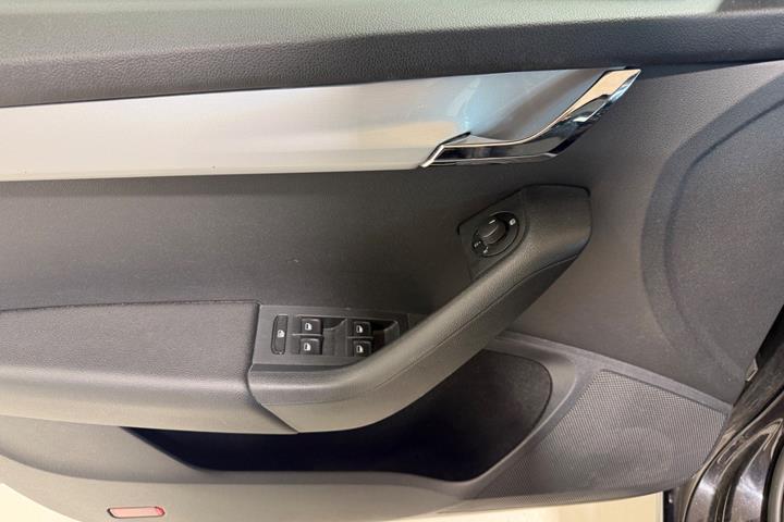 Sort Skoda Octavia fra 2015