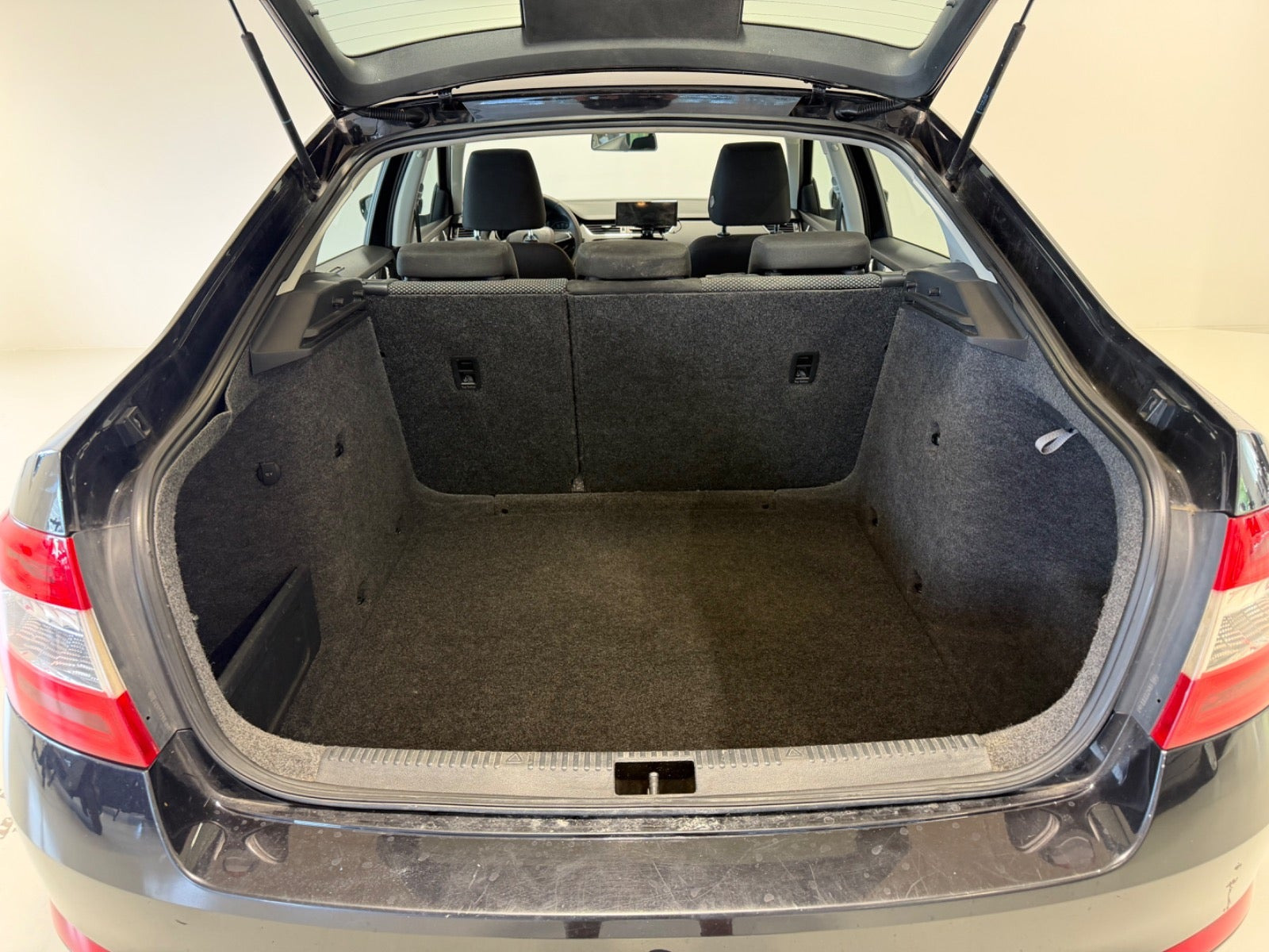 Sort Skoda Octavia fra 2015