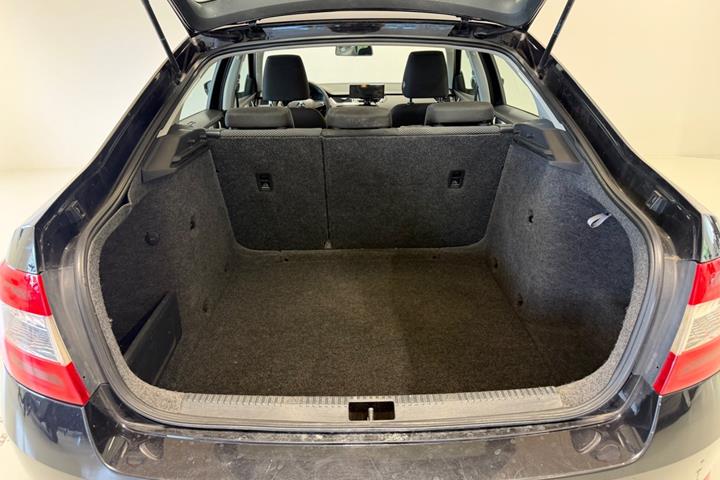 Sort Skoda Octavia fra 2015