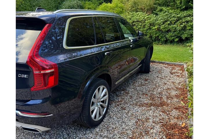 Blå Volvo XC90 fra 2019