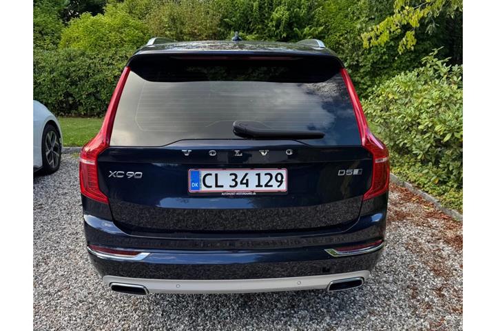 Blå Volvo XC90 fra 2019