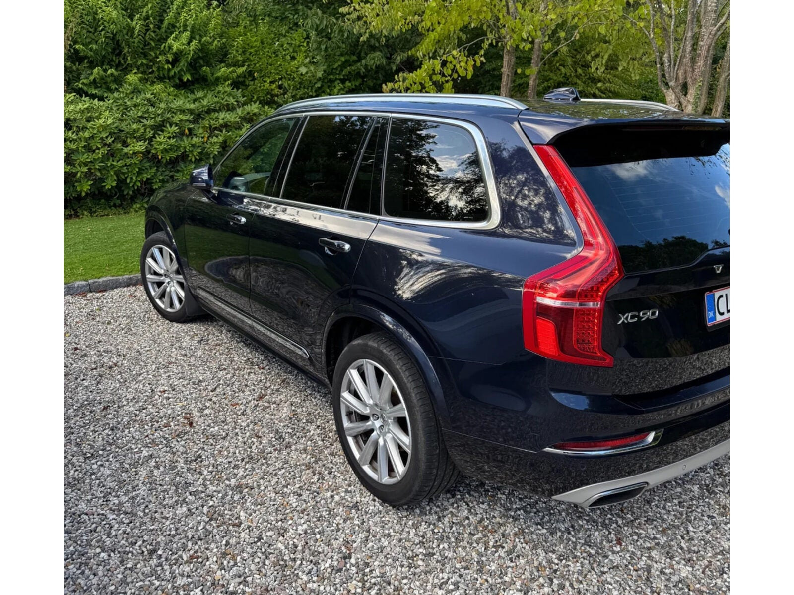 Blå Volvo XC90 fra 2019