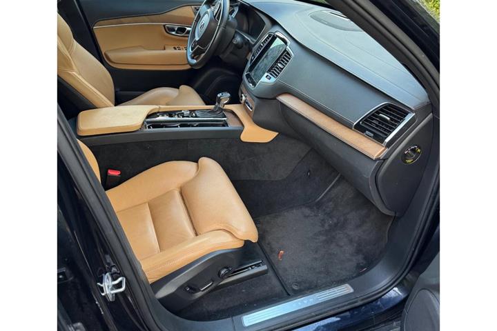 Blå Volvo XC90 fra 2019