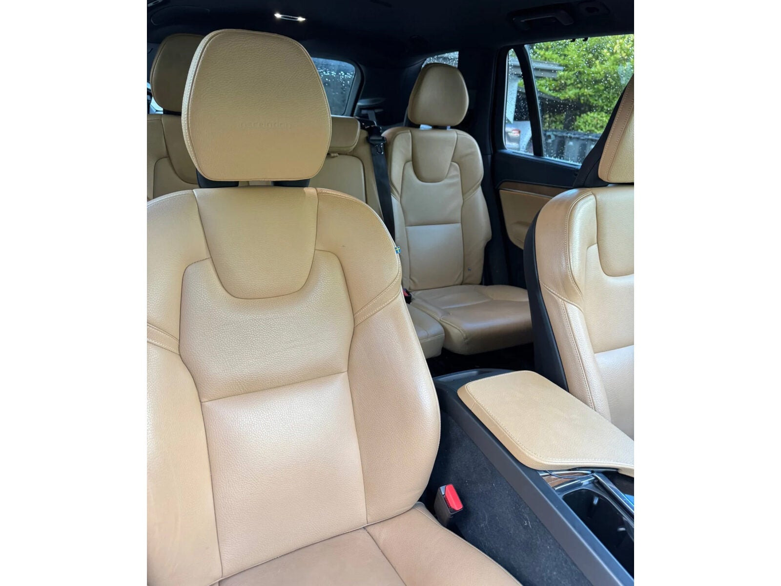 Blå Volvo XC90 fra 2019