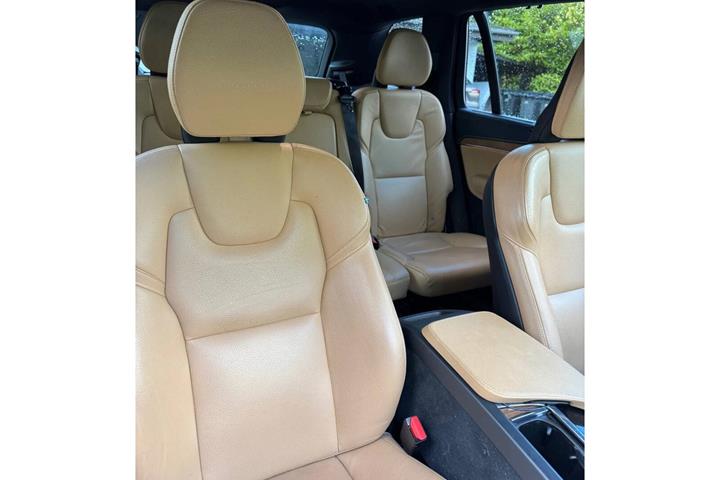 Blå Volvo XC90 fra 2019