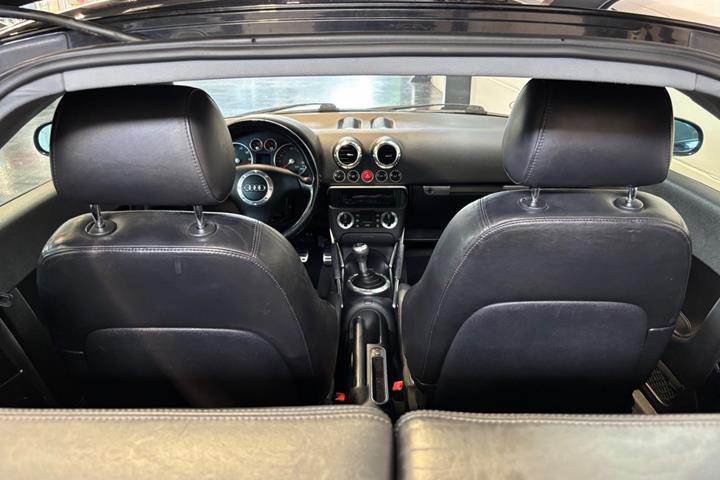 Sort Audi TT fra 1999
