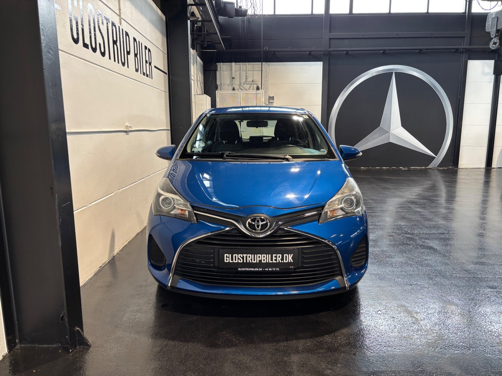 Blå Toyota Yaris fra 2016