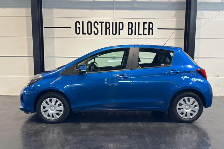 Blå Toyota Yaris fra 2016