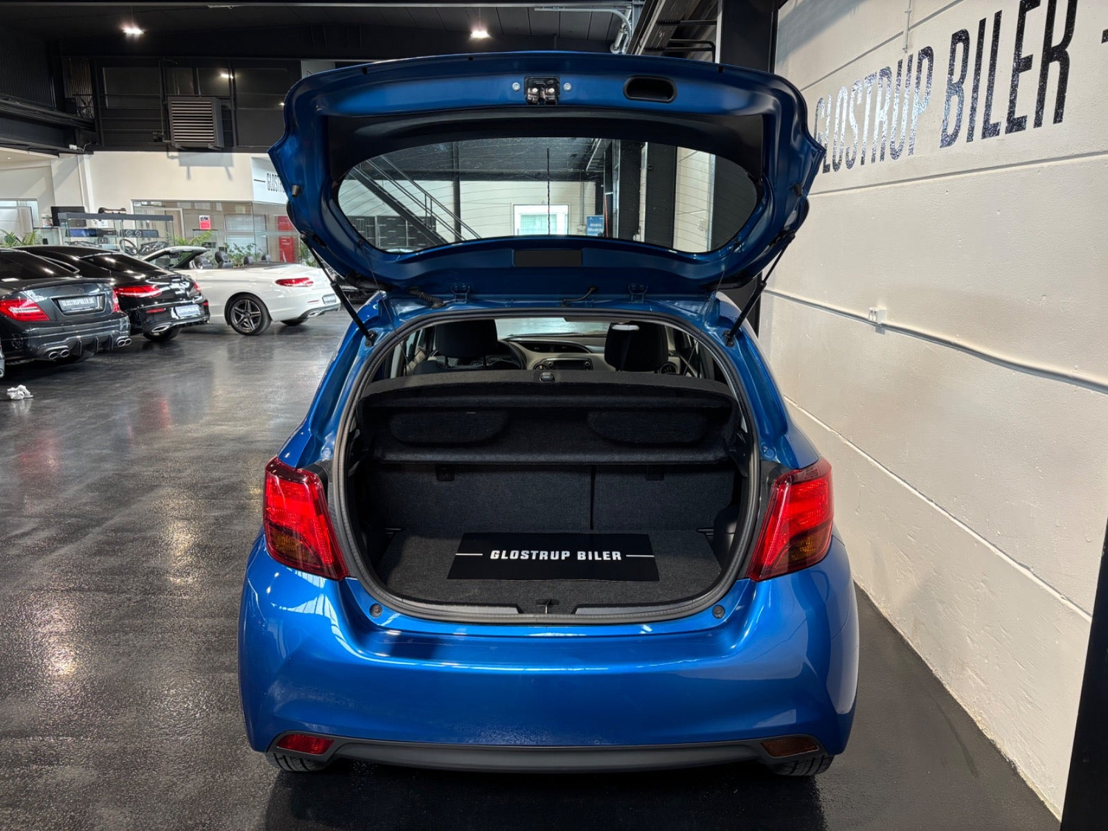 Blå Toyota Yaris fra 2016