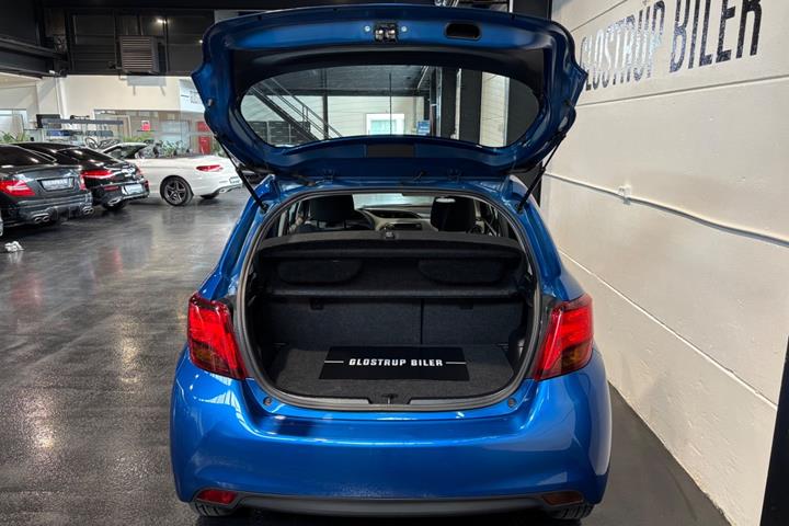 Blå Toyota Yaris fra 2016
