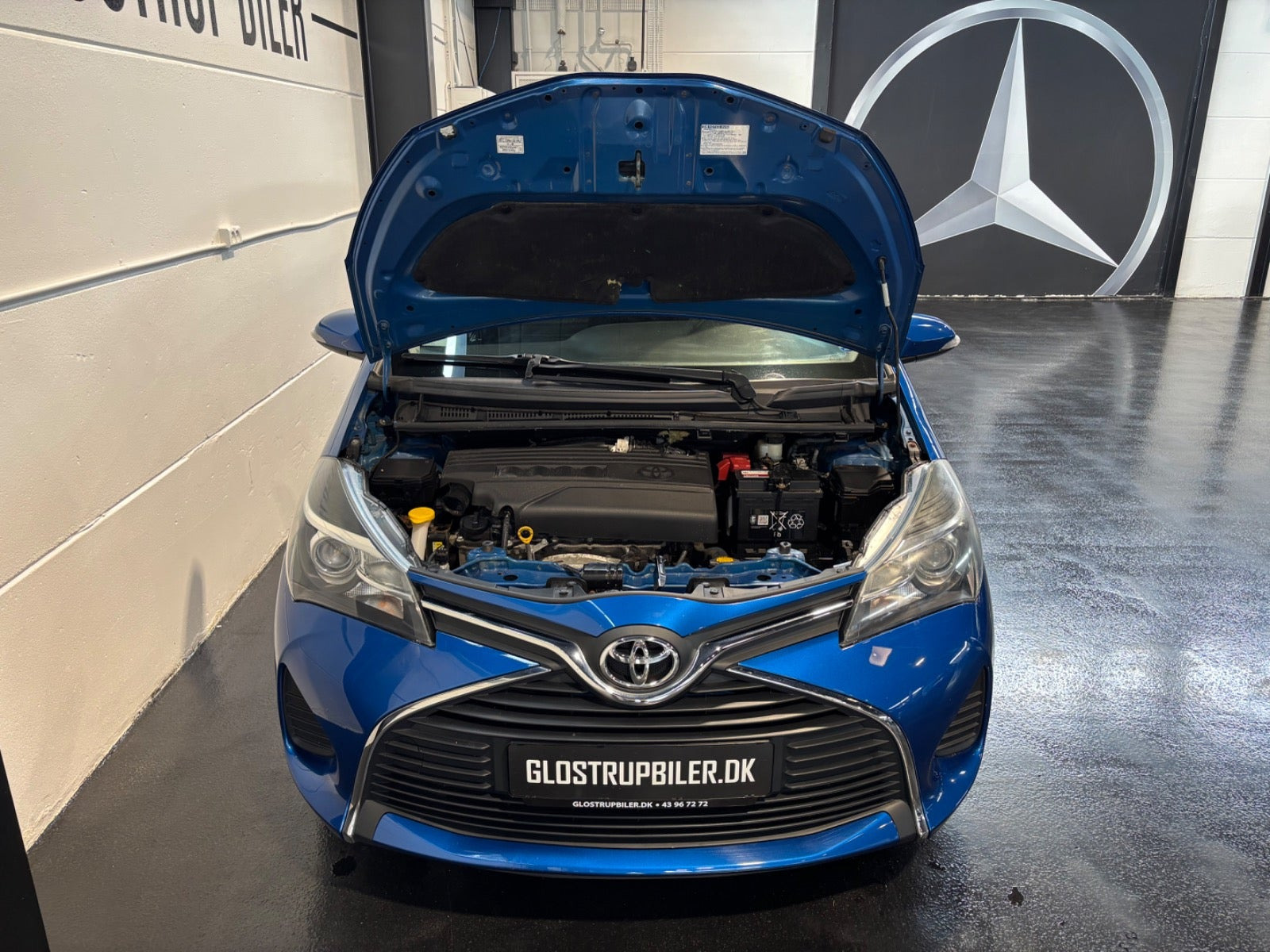 Blå Toyota Yaris fra 2016