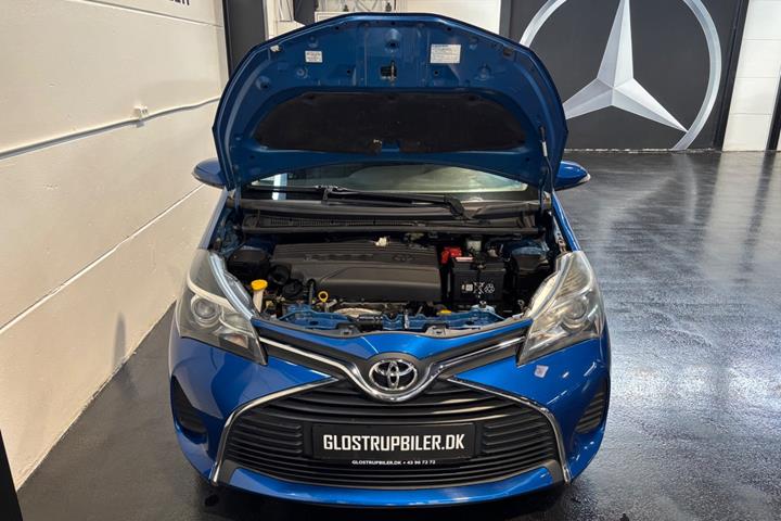 Blå Toyota Yaris fra 2016