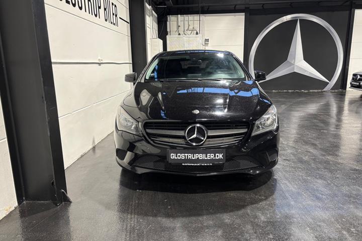 Sort Mercedes CLA200 fra 2016