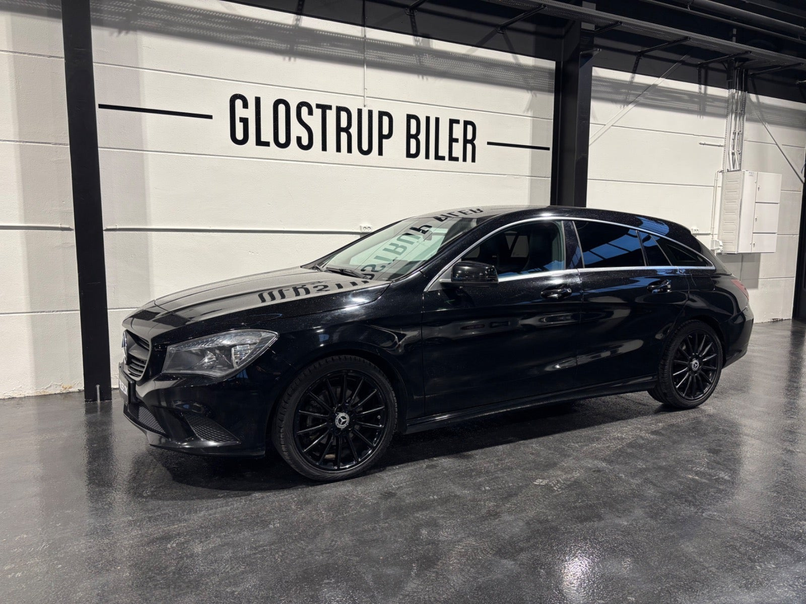 Sort Mercedes CLA200 fra 2016