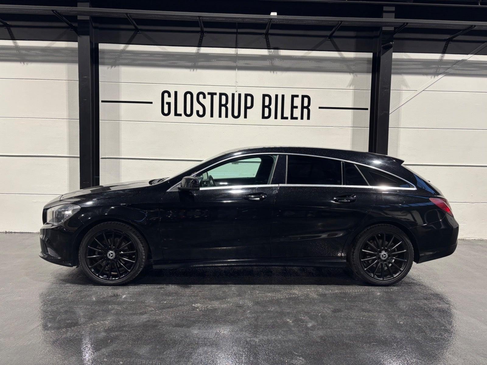 Sort Mercedes CLA200 fra 2016