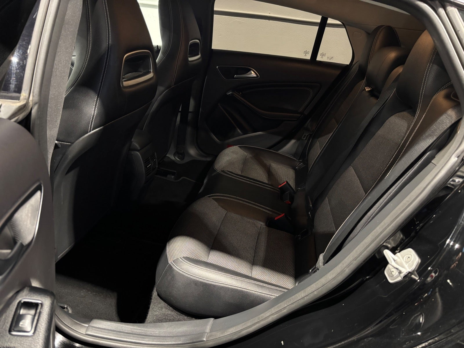 Sort Mercedes CLA200 fra 2016