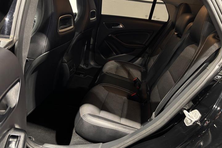 Sort Mercedes CLA200 fra 2016
