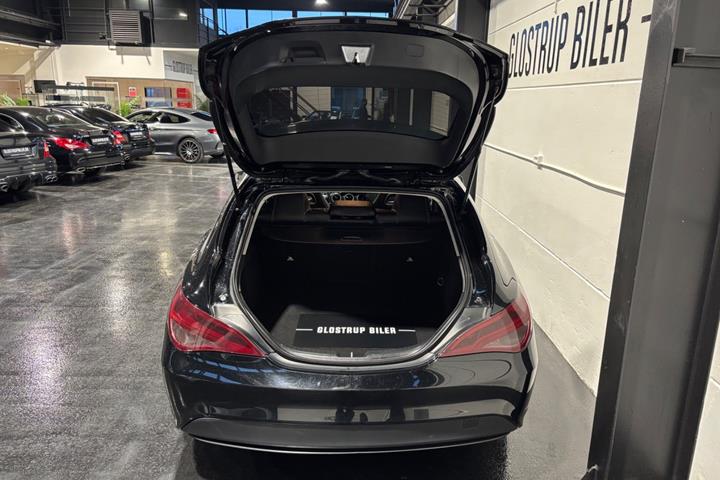 Sort Mercedes CLA200 fra 2016
