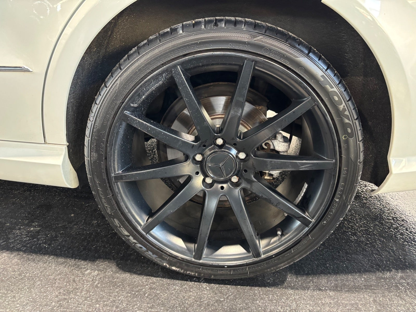 Hvid Mercedes E250 fra 2009