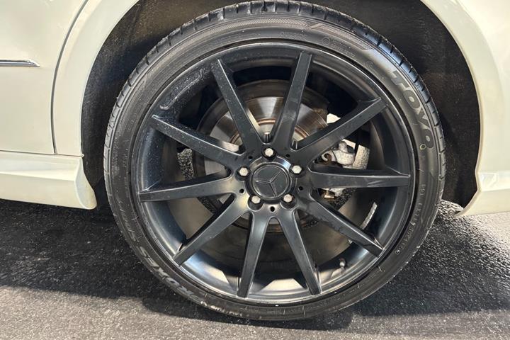 Hvid Mercedes E250 fra 2009