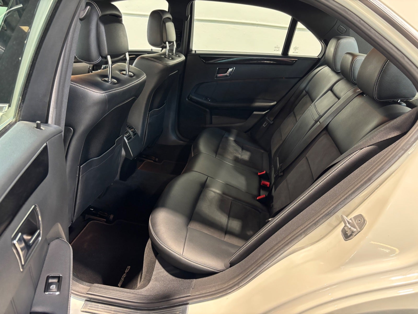 Hvid Mercedes E250 fra 2009