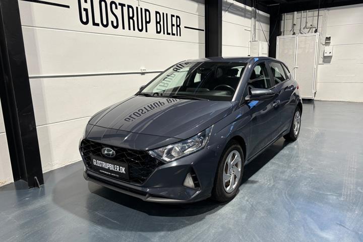 Grå Hyundai i20 fra 2021