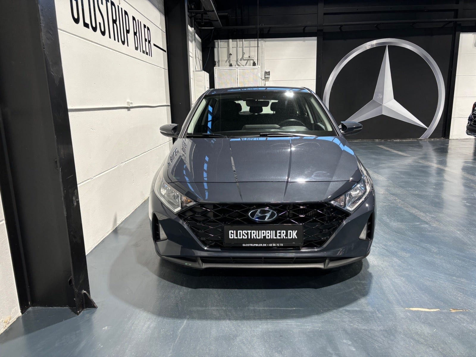 Grå Hyundai i20 fra 2021