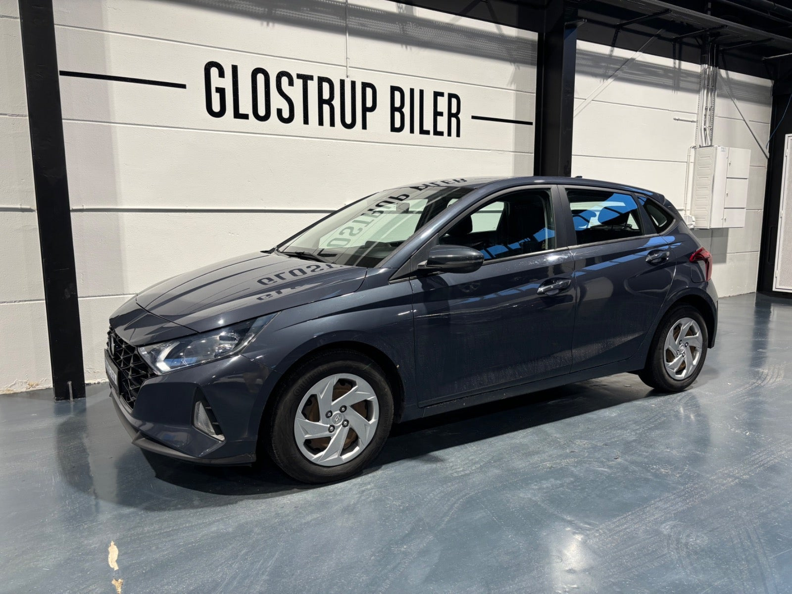 Grå Hyundai i20 fra 2021