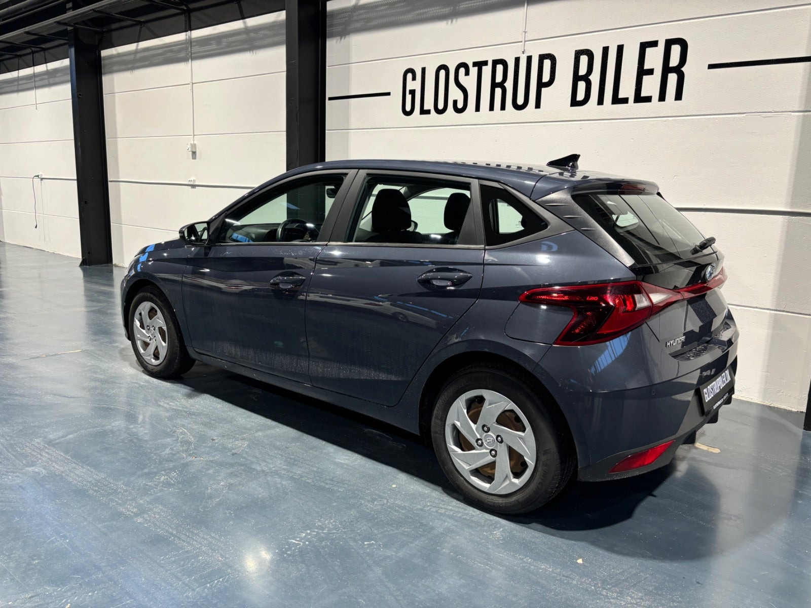 Grå Hyundai i20 fra 2021