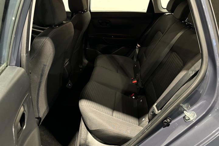 Grå Hyundai i20 fra 2021