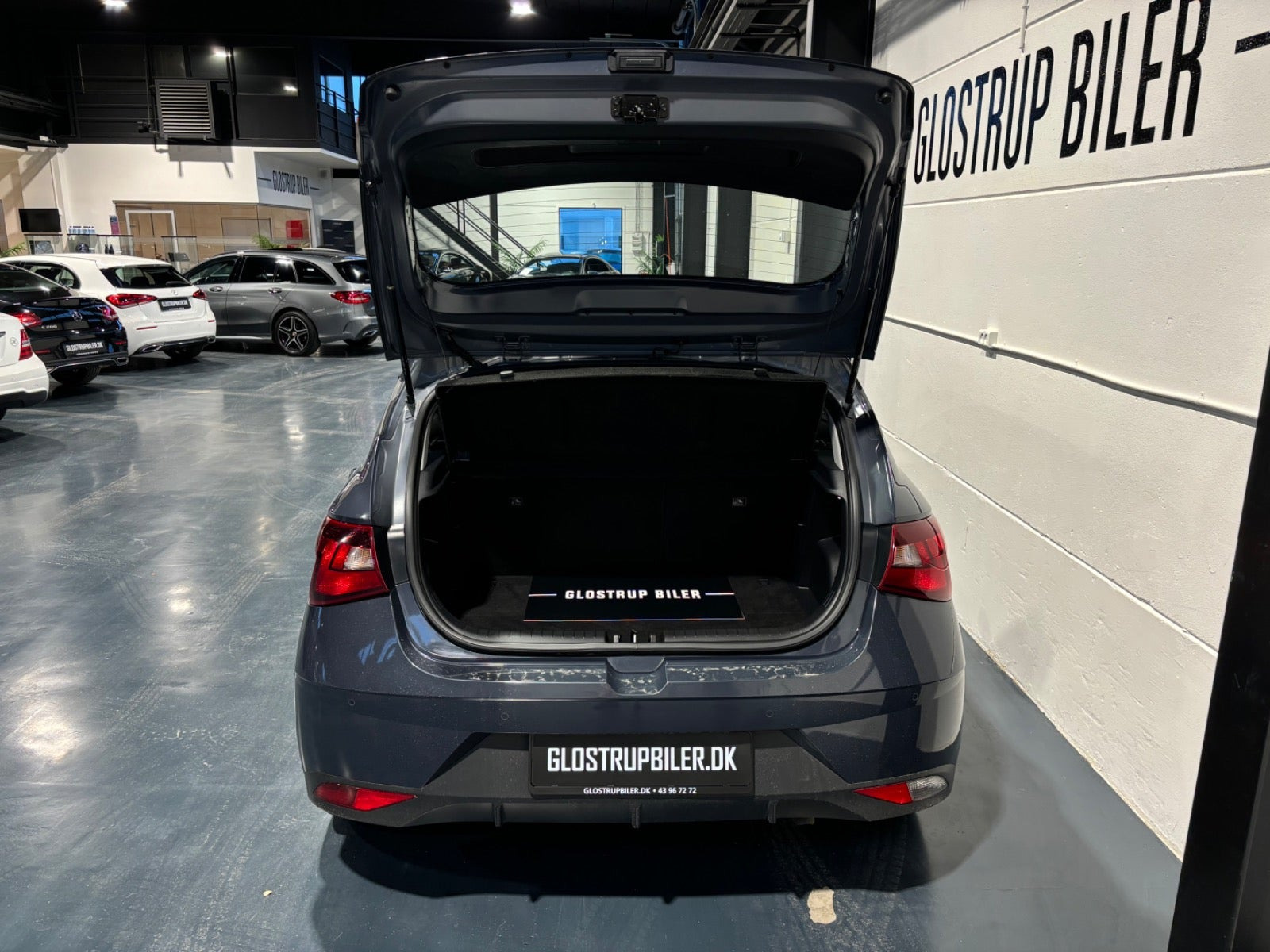Grå Hyundai i20 fra 2021