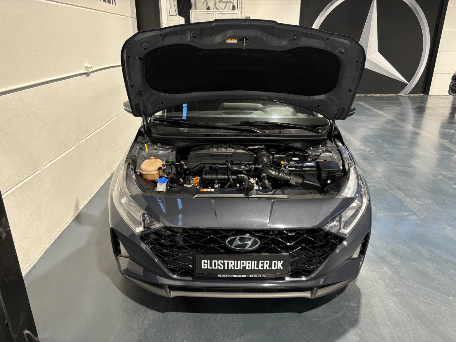 Grå Hyundai i20 fra 2021