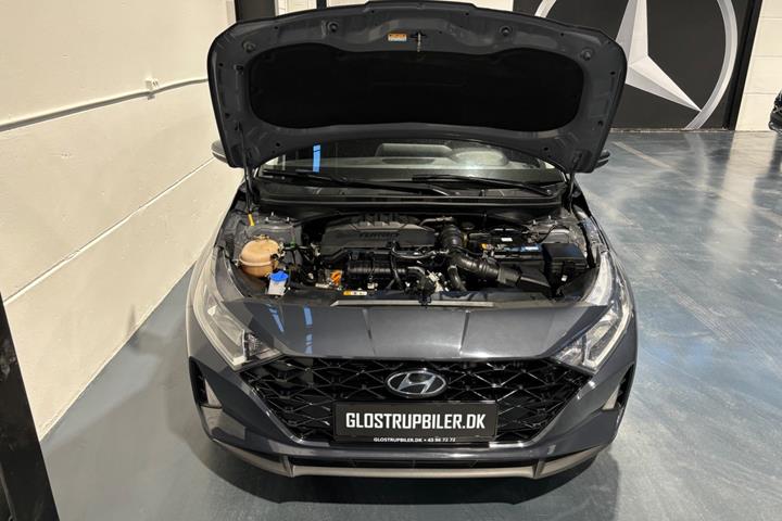 Grå Hyundai i20 fra 2021