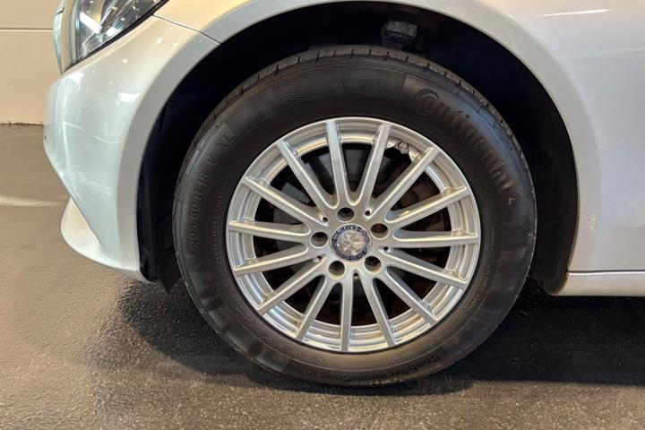 Sølv Mercedes C220 fra 2015