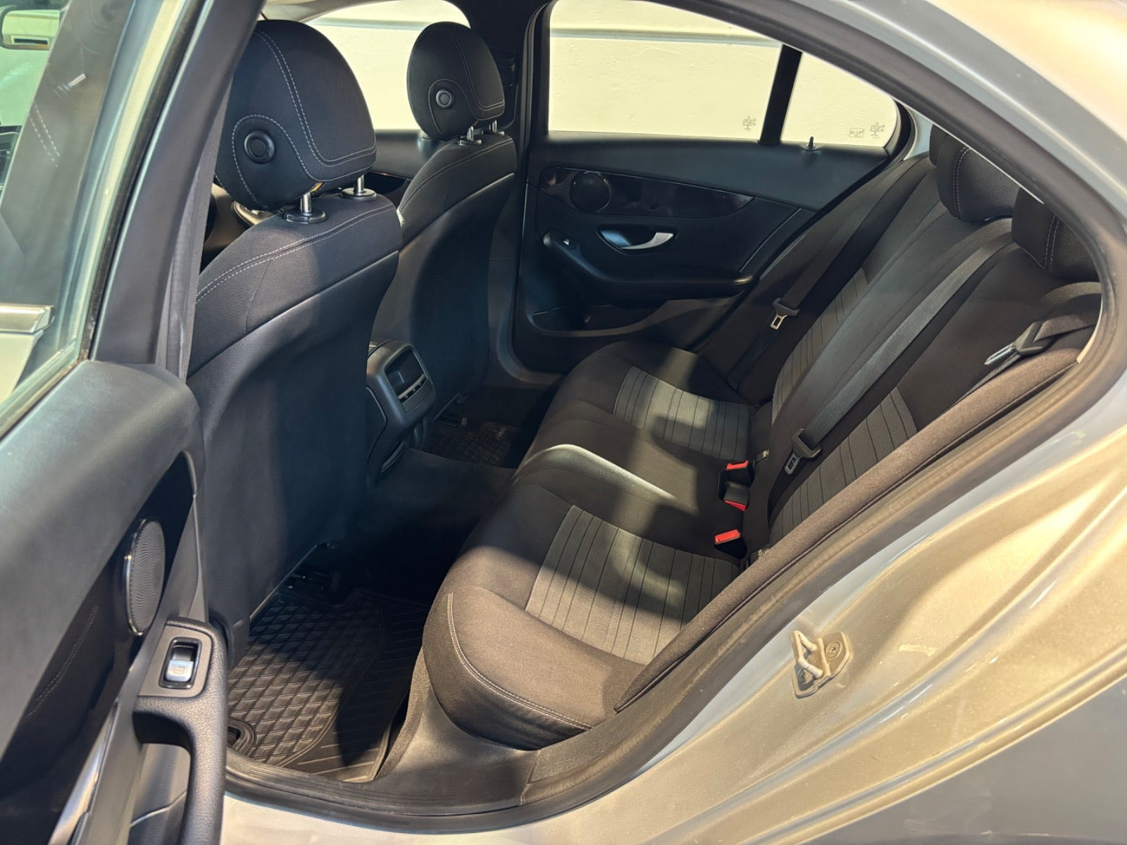 Sølv Mercedes C220 fra 2015
