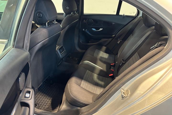 Sølv Mercedes C220 fra 2015