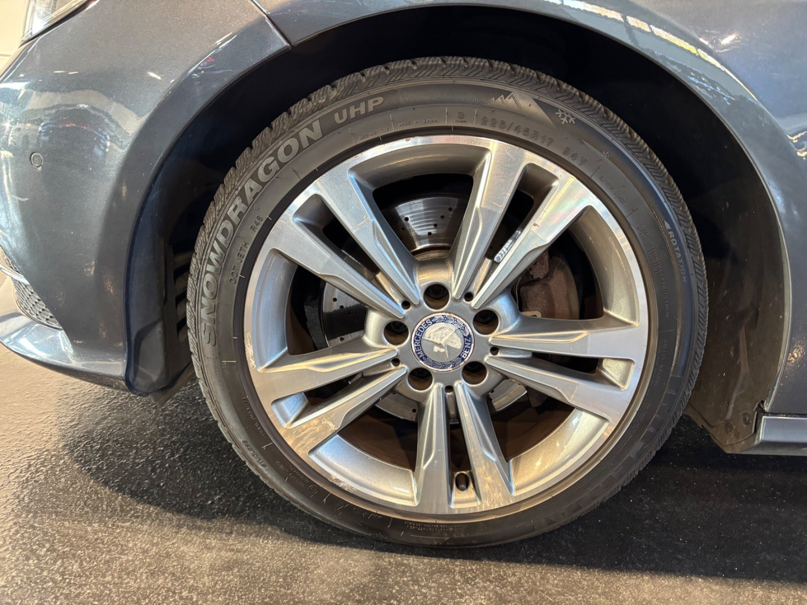 Grå Mercedes E250 fra 2014