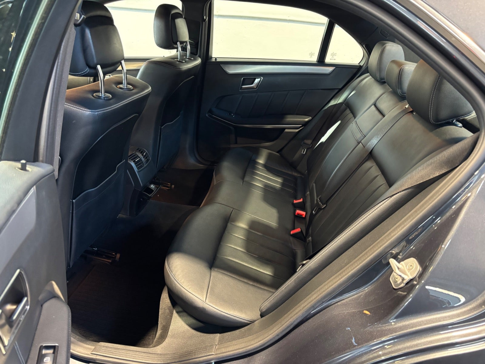 Grå Mercedes E250 fra 2014