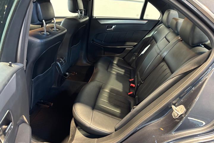 Grå Mercedes E250 fra 2014