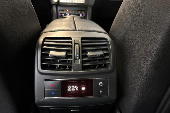 Grå Mercedes E300 fra 2014