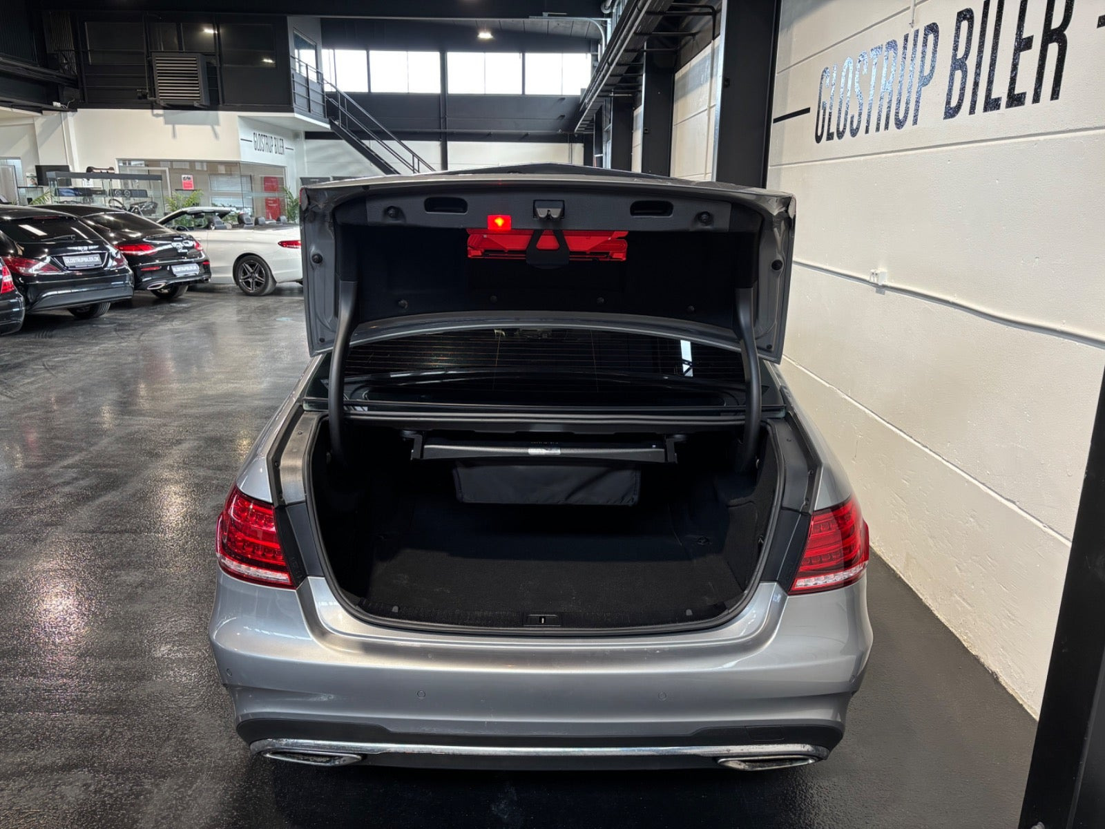 Grå Mercedes E300 fra 2014