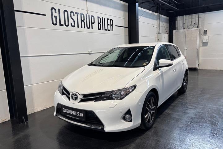 Hvid Toyota Auris fra 2015