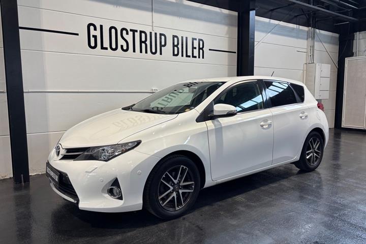 Hvid Toyota Auris fra 2015